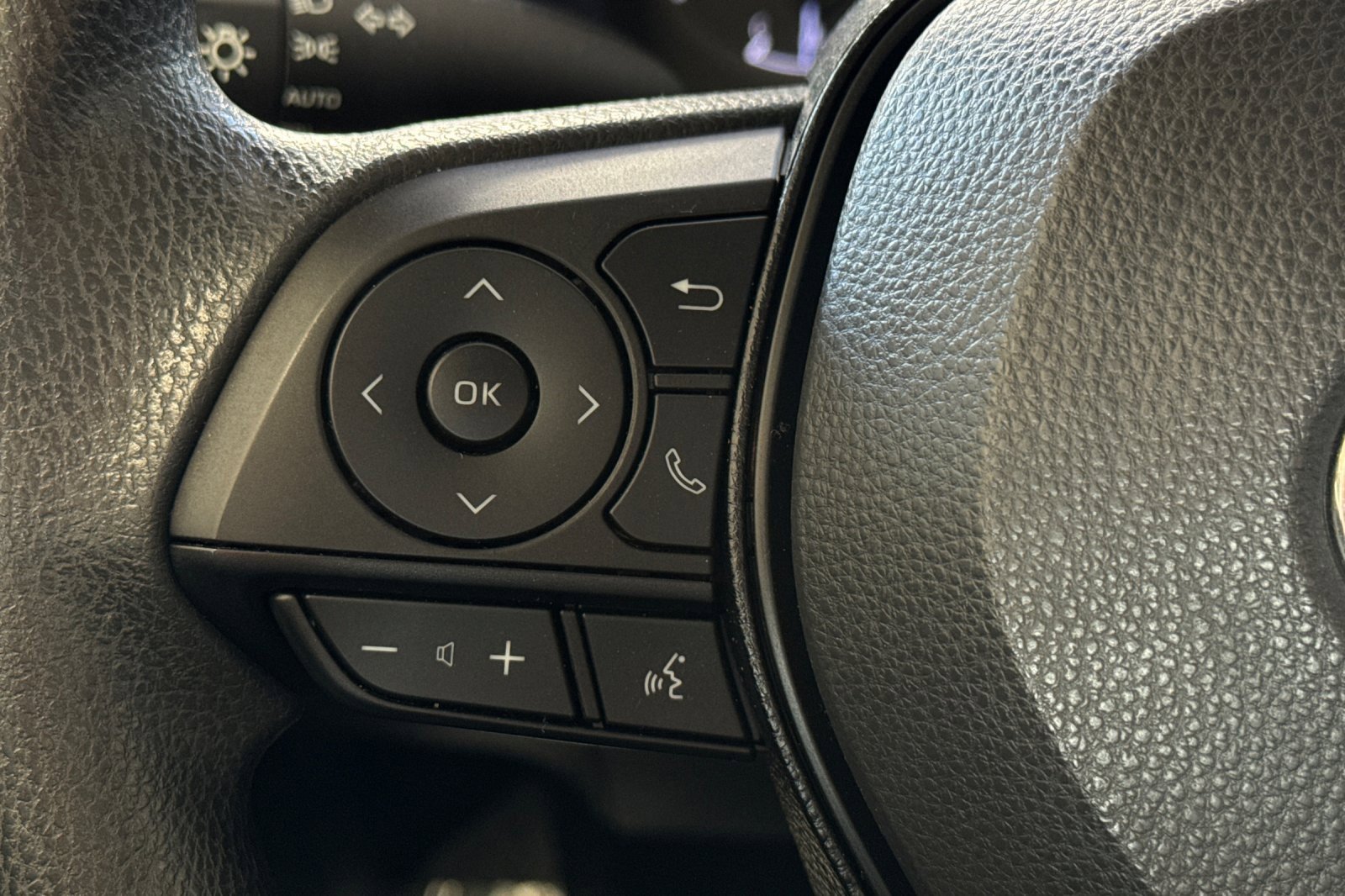 Certified 2021 Toyota Corolla LE image 28