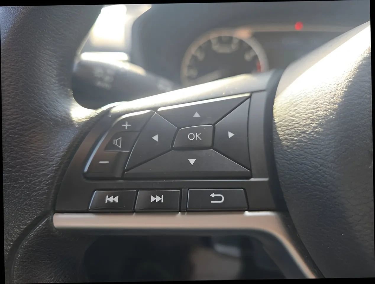 Used 2024 Nissan Altima 2.5 SV FWD image 22