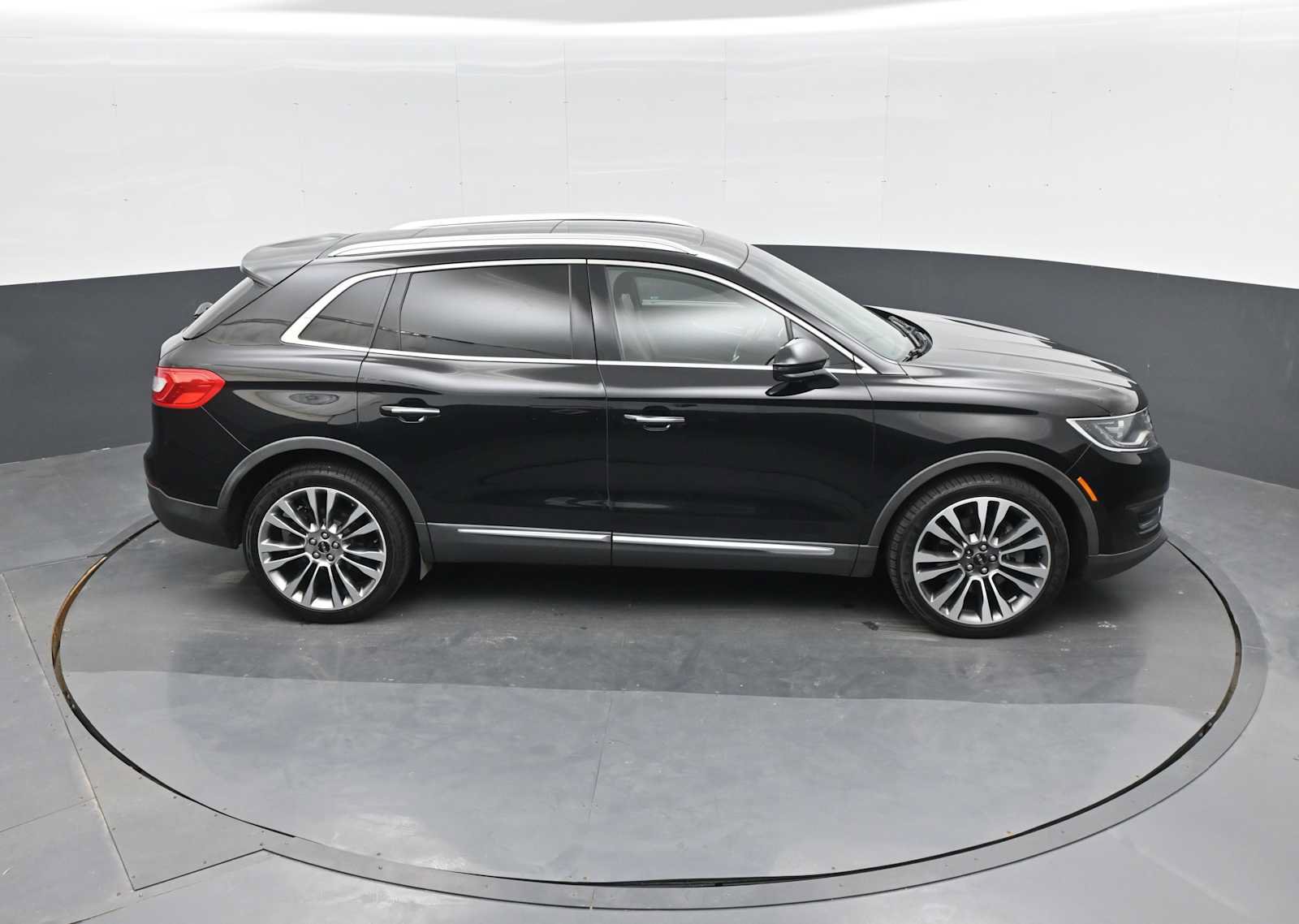 Used 2016 Lincoln MKX Reserve w/ Driver Assistance Package AWD/4WD image 28