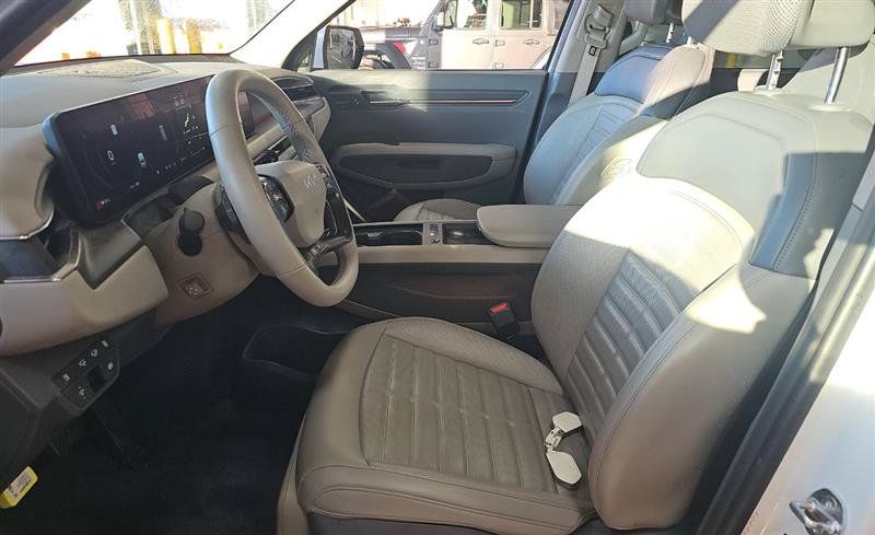 Used 2024 Kia EV9 Land AWD/4WD image 9