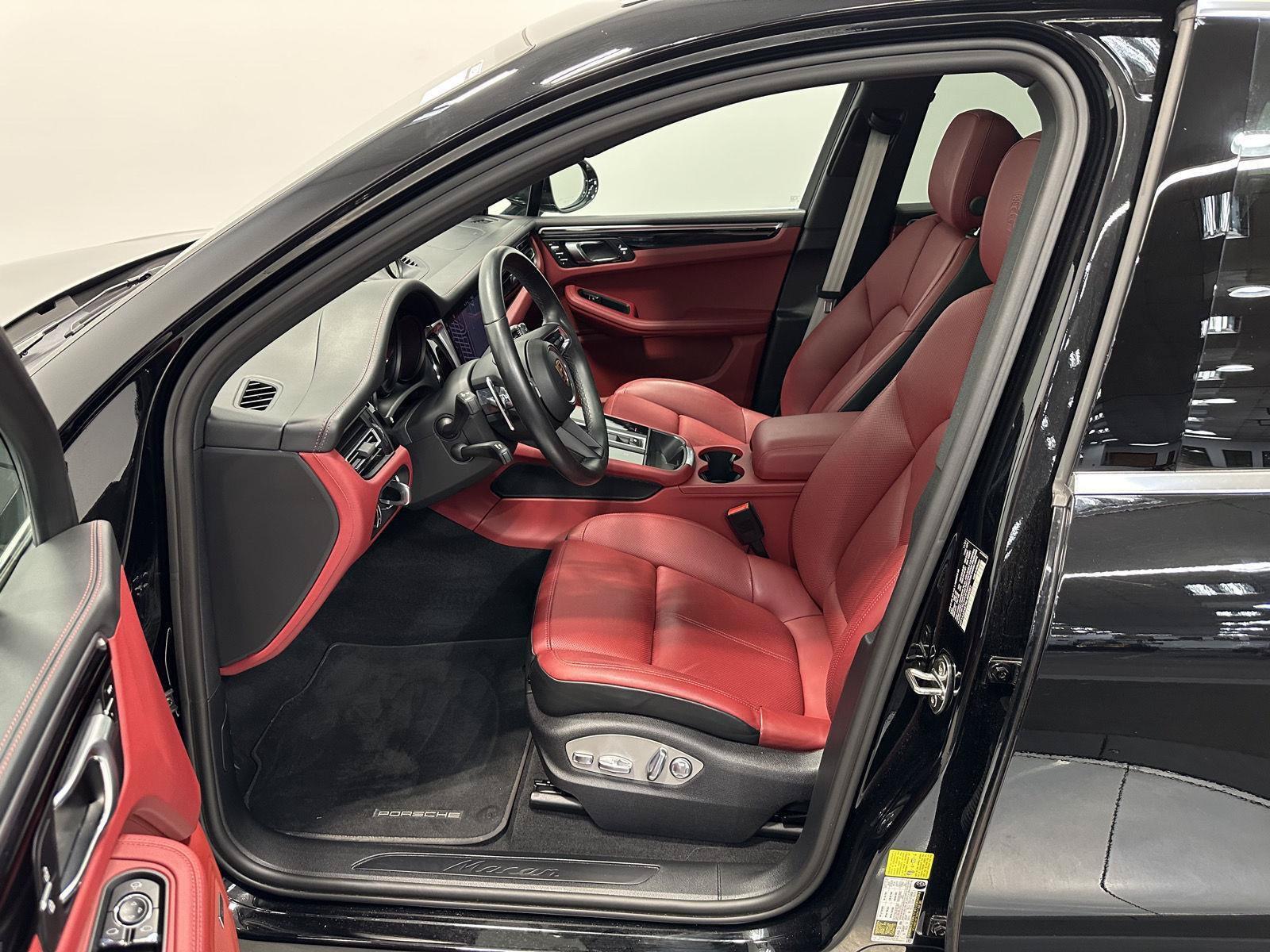 Used 2022 Porsche Macan AWD/4WD image 17