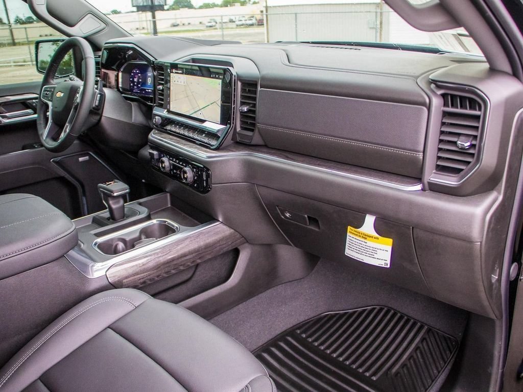 Used 2025 Chevrolet Silverado 1500 LTZ AWD/4WD image 15