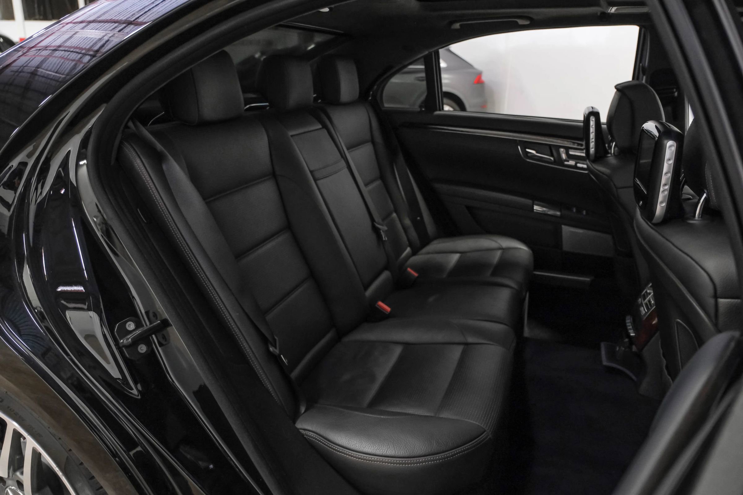 Used 2011 Mercedes-Benz S 63 AMG image 29