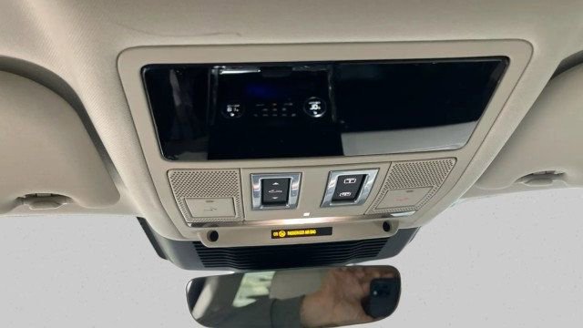 Used 2022 Jaguar XF R-Dynamic SE image 18