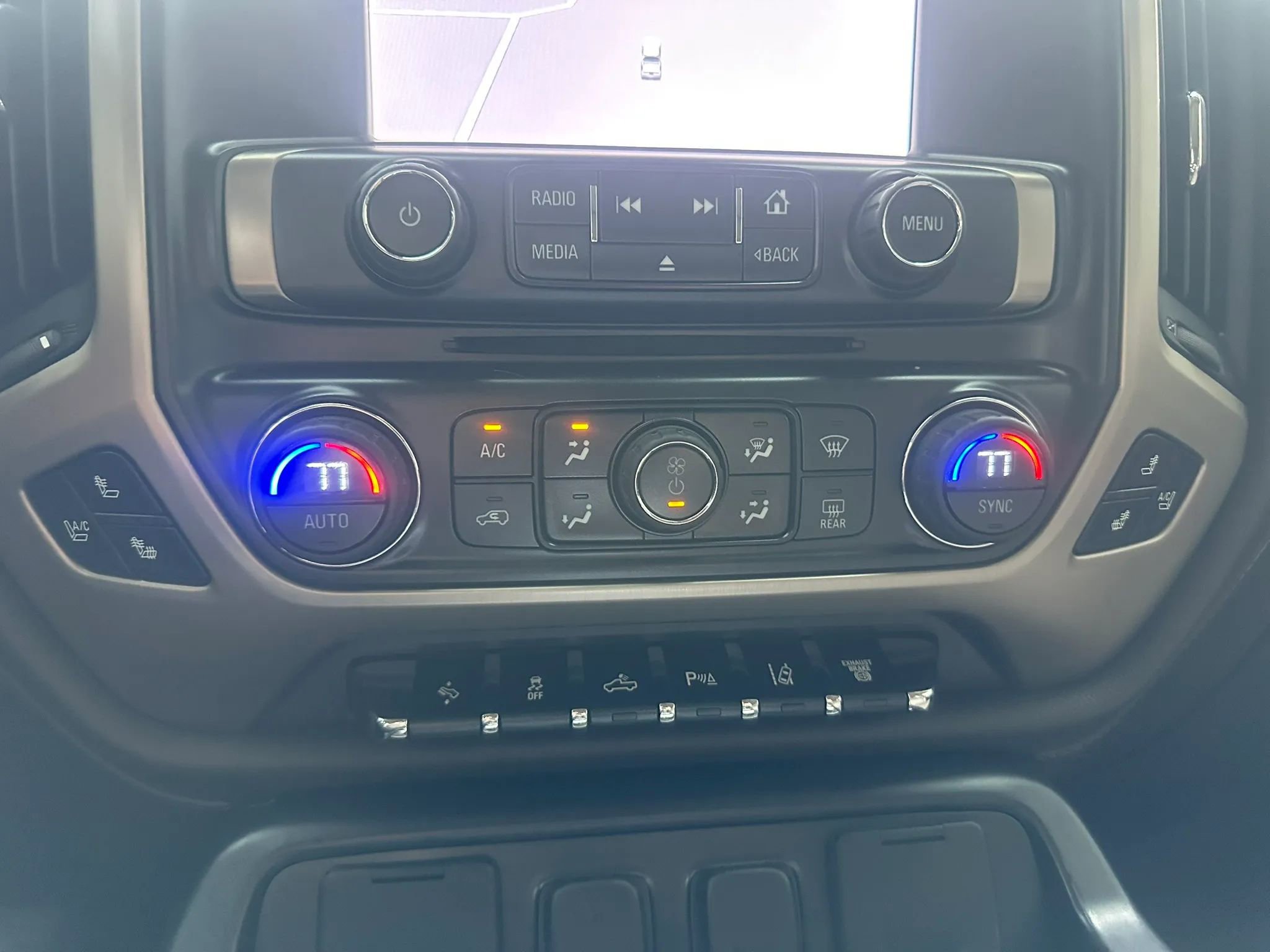 Used 2015 GMC Sierra 2500 Denali w/ Duramax Plus Package AWD/4WD image 43