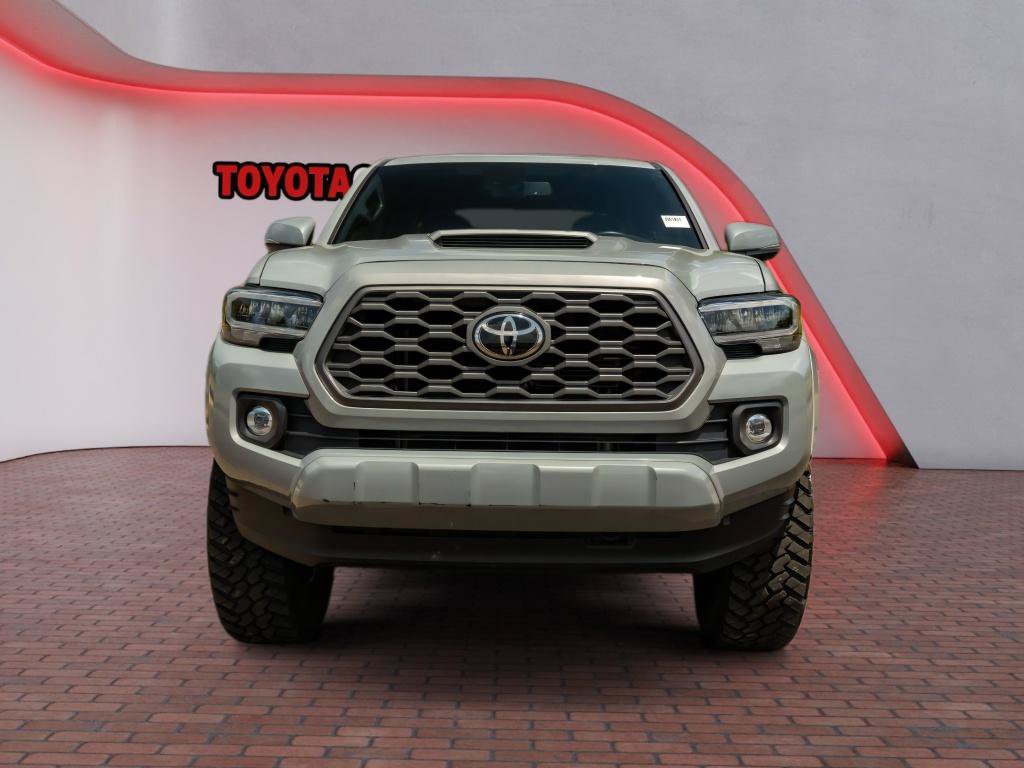 Used 2020 Toyota Tacoma TRD Sport w/ Technology Package RWD image 2