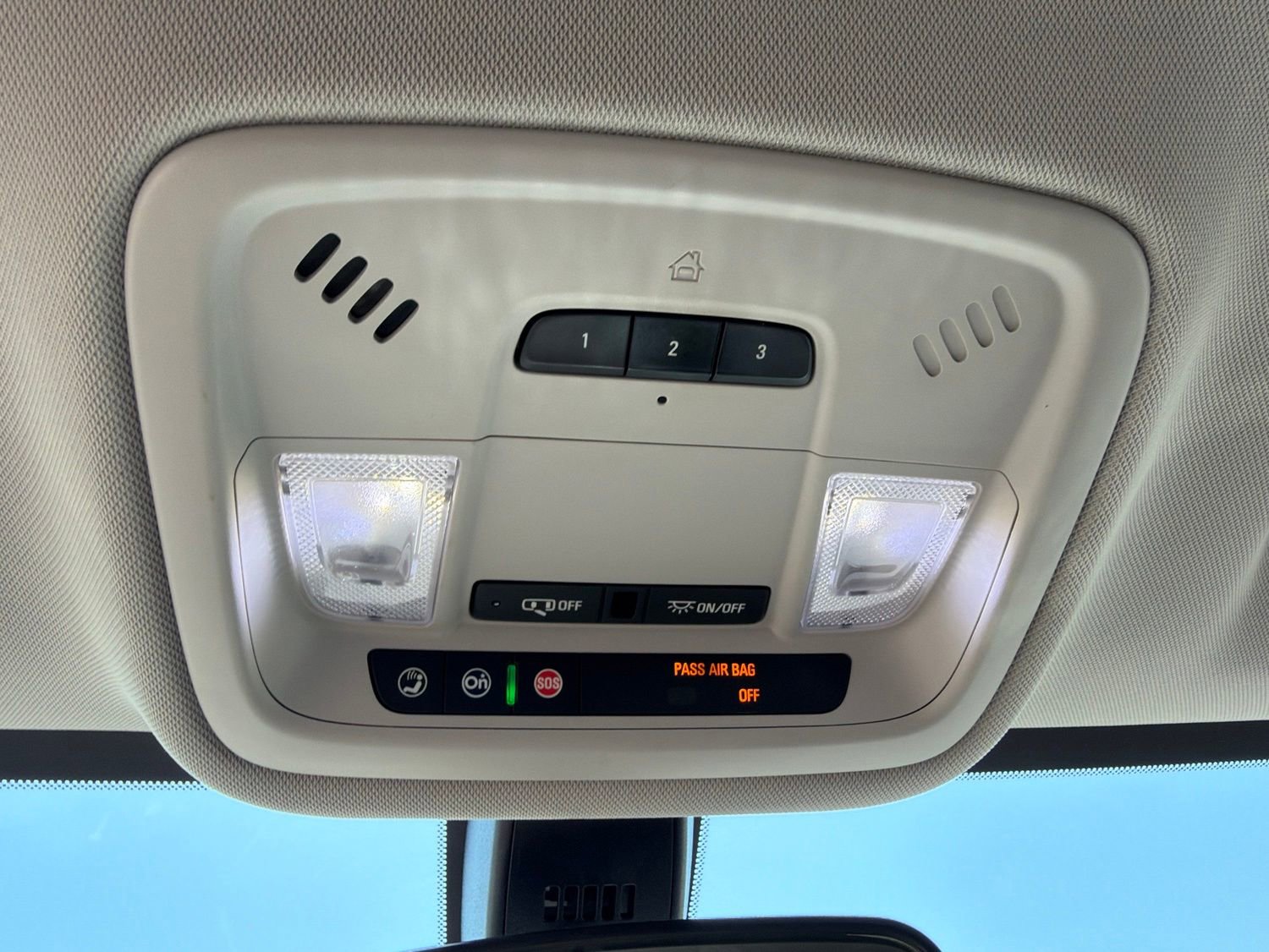 Used 2019 Chevrolet Traverse LT FWD image 22