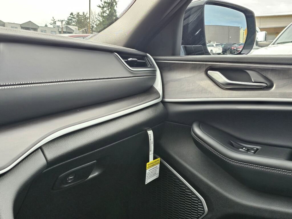 New 2025 Jeep Grand Cherokee L Limited w/ Black Appearance Package image 23
