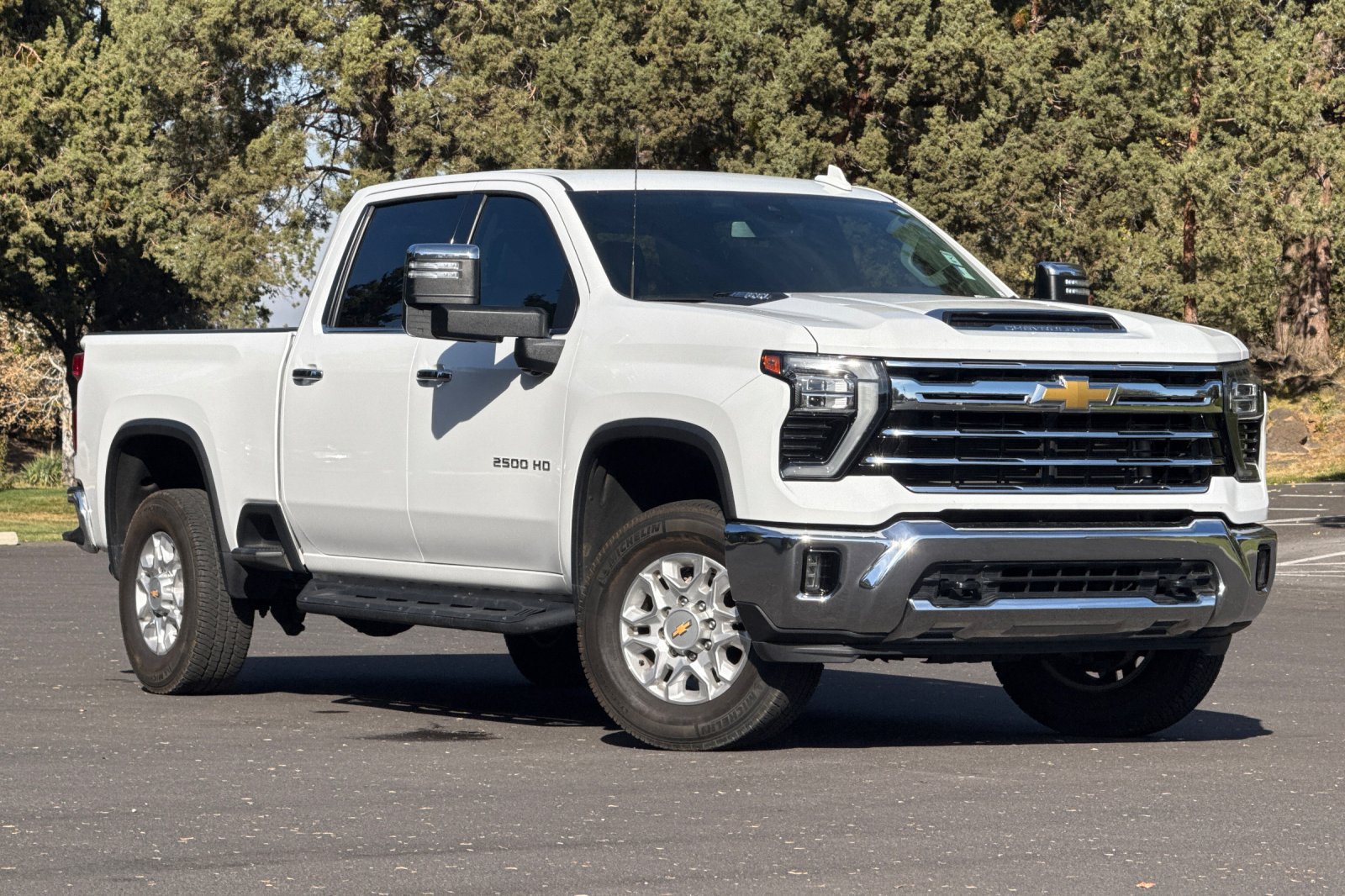 Used 2024 Chevrolet Silverado 2500 LTZ AWD/4WD image 2