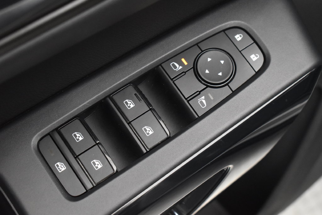 Used 2025 Nissan Pathfinder SV AWD/4WD image 10