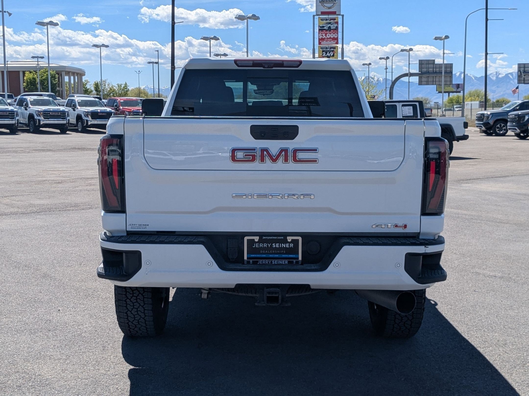 Used 2024 GMC Sierra 3500 AT4 w/ AT4 Premium Plus Package AWD/4WD image 4