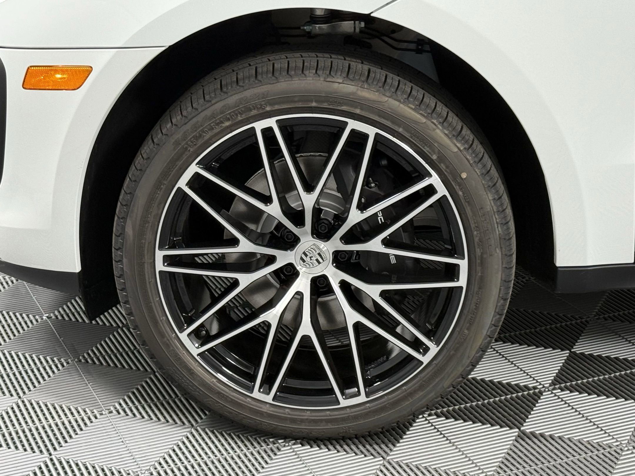 New 2025 Porsche Macan image 12