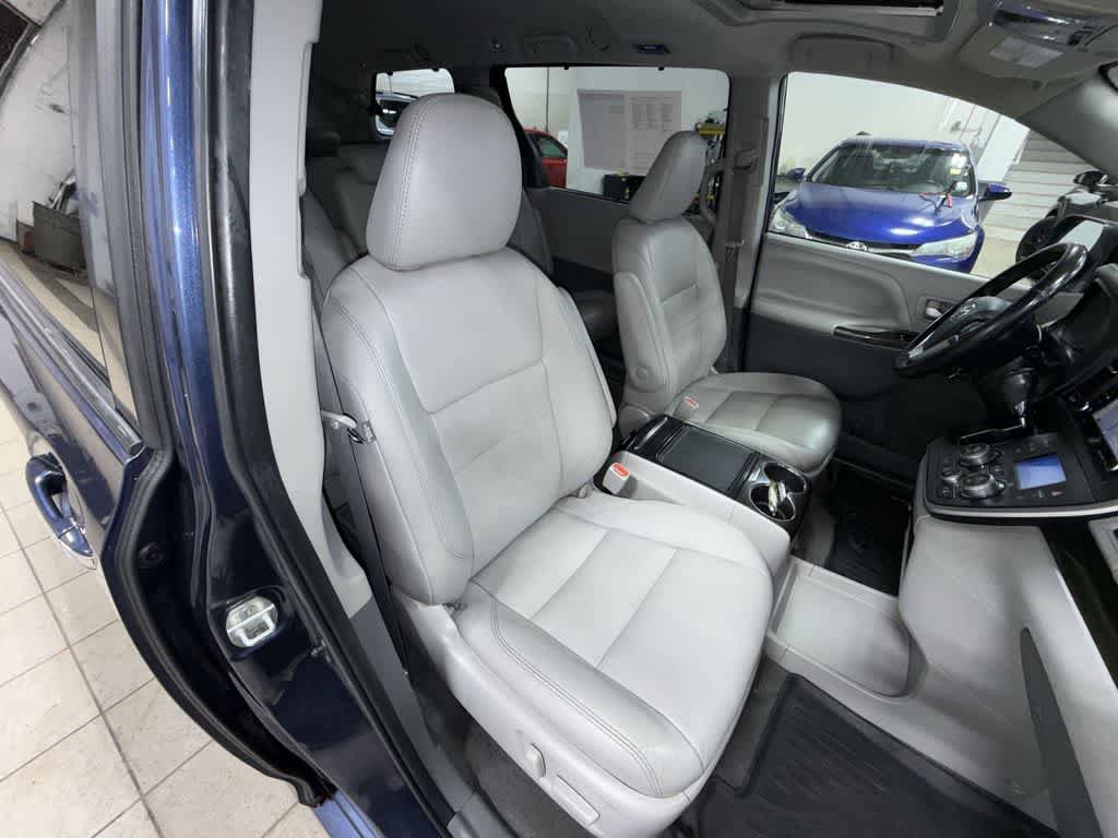 Used 2020 Toyota Sienna XLE w/ XLE Navigation Package image 16