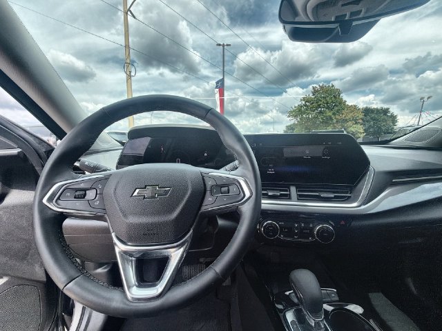 Used 2025 Chevrolet Trax ACTIV w/ Sunroof Package FWD image 11