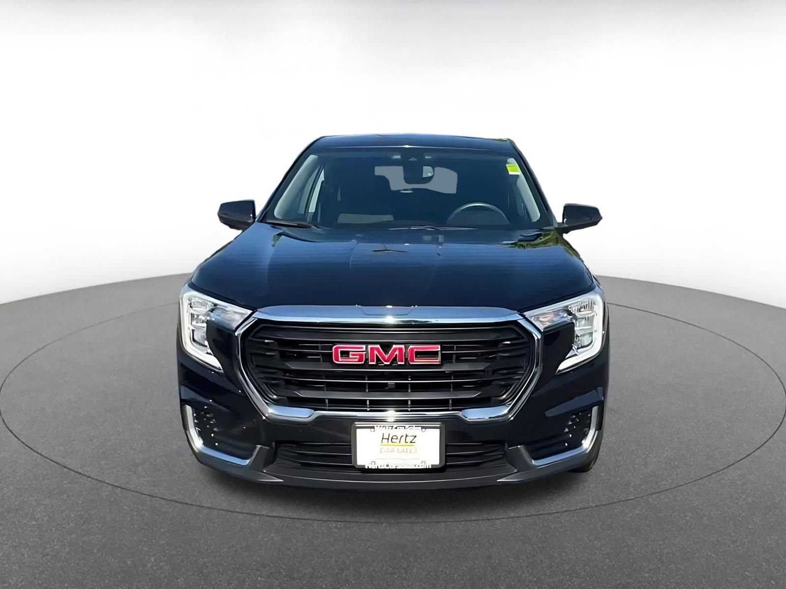 Used 2024 GMC Terrain SLE FWD image 4