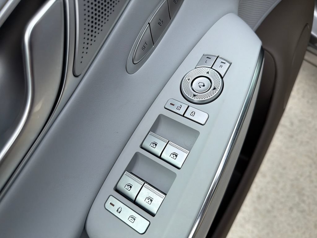 Certified 2026 Genesis GV70 2.5T Advanced AWD/4WD image 11