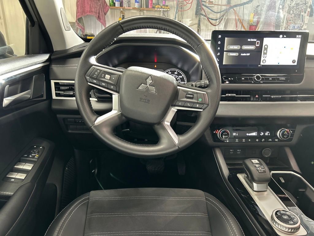 Used 2025 Mitsubishi Outlander SE AWD/4WD image 13