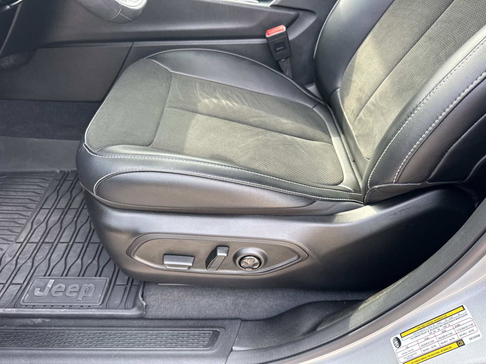 Used 2025 Jeep Grand Cherokee L Altitude image 16