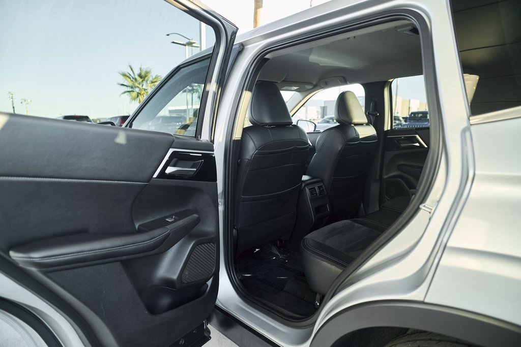 Used 2024 Mitsubishi Outlander SE image 13