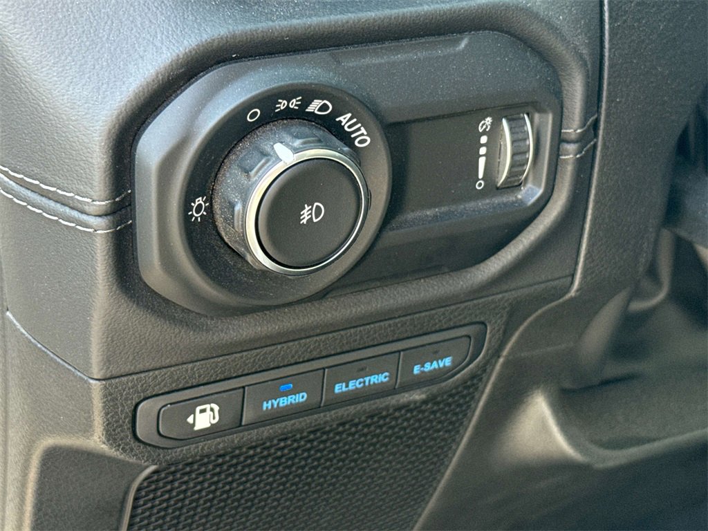 Used 2024 Jeep Wrangler Unlimited Rubicon 4xe image 27