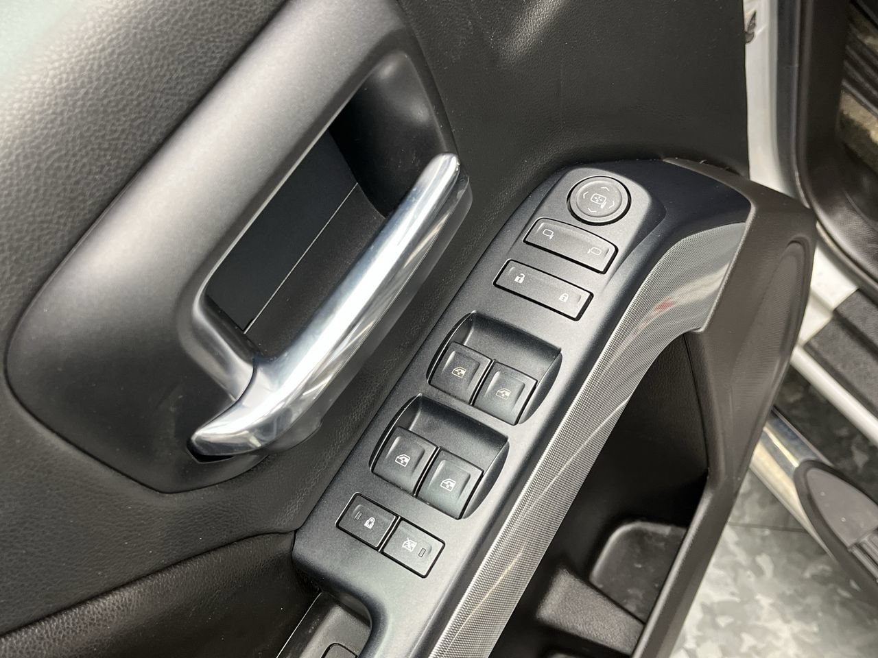 Used 2017 Chevrolet Silverado 1500 LT w/ All Star Edition AWD/4WD image 7