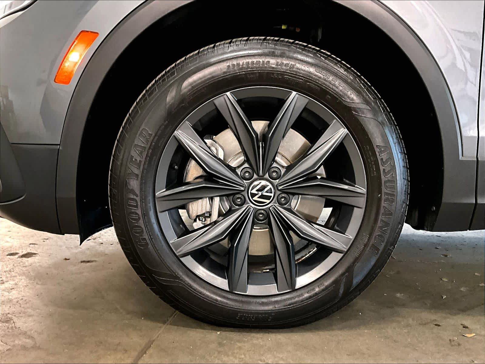 Used 2024 Volkswagen Tiguan SE FWD image 12