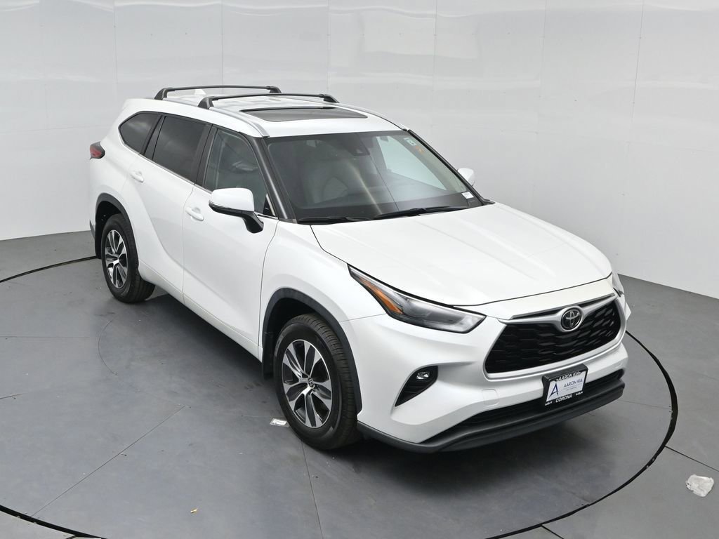 Used 2023 Toyota Highlander XLE AWD/4WD image 33