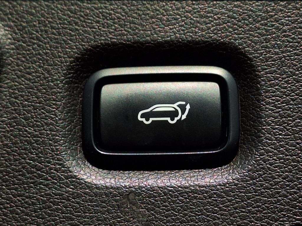 Used 2019 Hyundai Santa Fe Limited AWD/4WD image 30