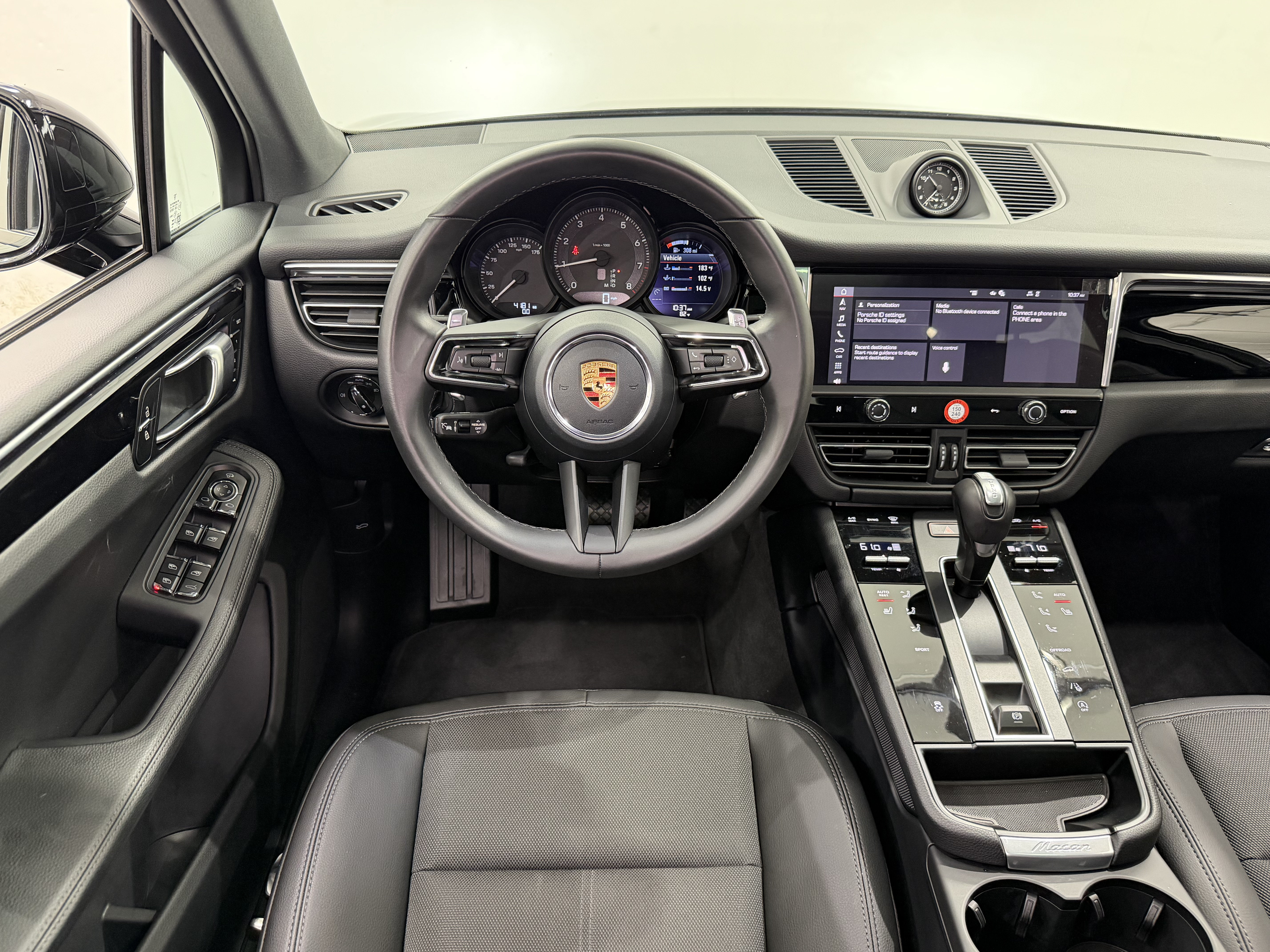 Certified 2026 Porsche Macan AWD/4WD image 24