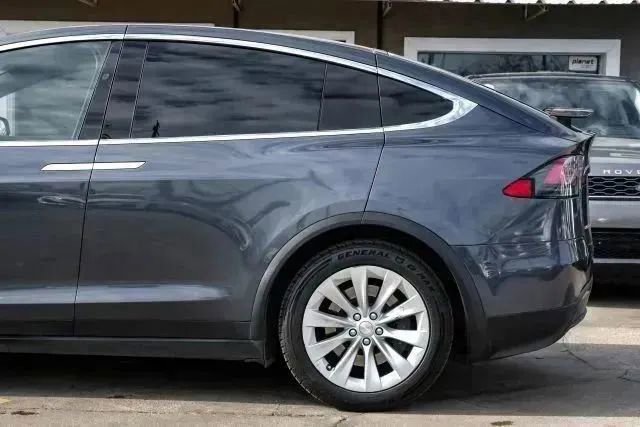 Used 2018 Tesla Model X 100D image 24