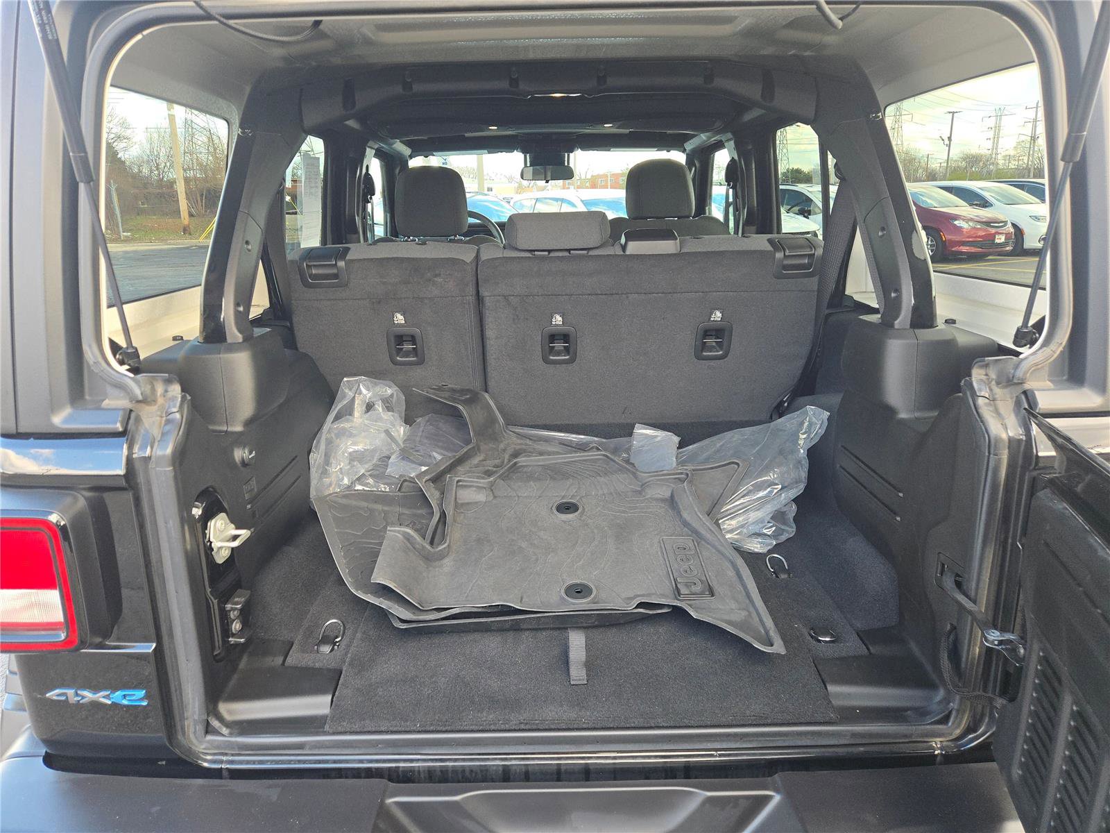 Used 2024 Jeep Wrangler Willys AWD/4WD image 20