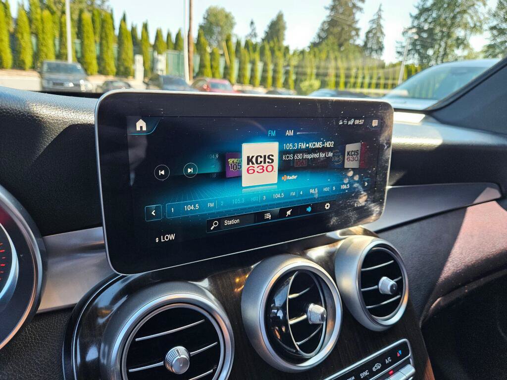 Used 2020 Mercedes-Benz GLC 300 4MATIC image 23
