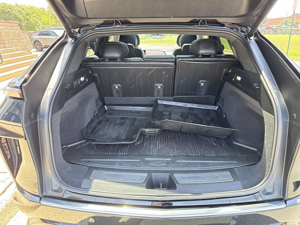 Certified 2025 Cadillac Lyriq Luxury w/ LPO, Floor Liner Package AWD/4WD image 25
