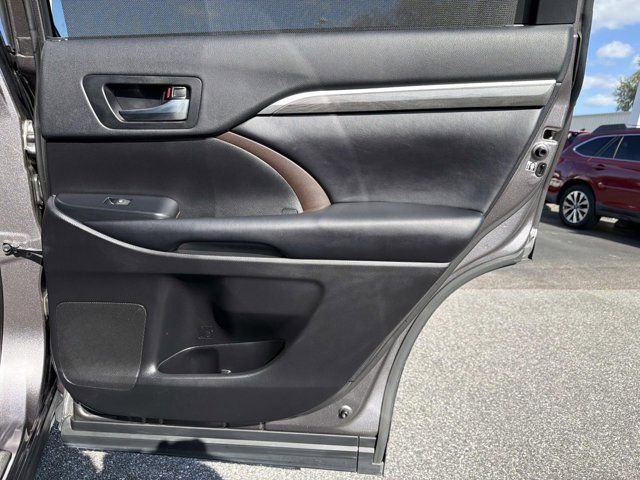 Used 2019 Toyota Highlander Limited image 18