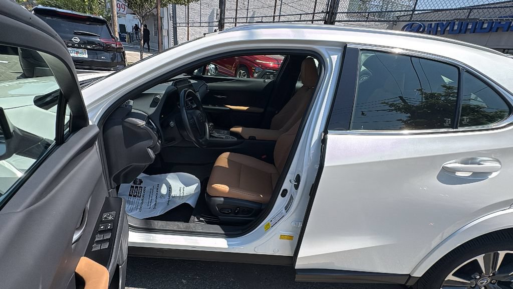 Used 2024 Lexus UX 250h AWD w/ Premium Package image 12