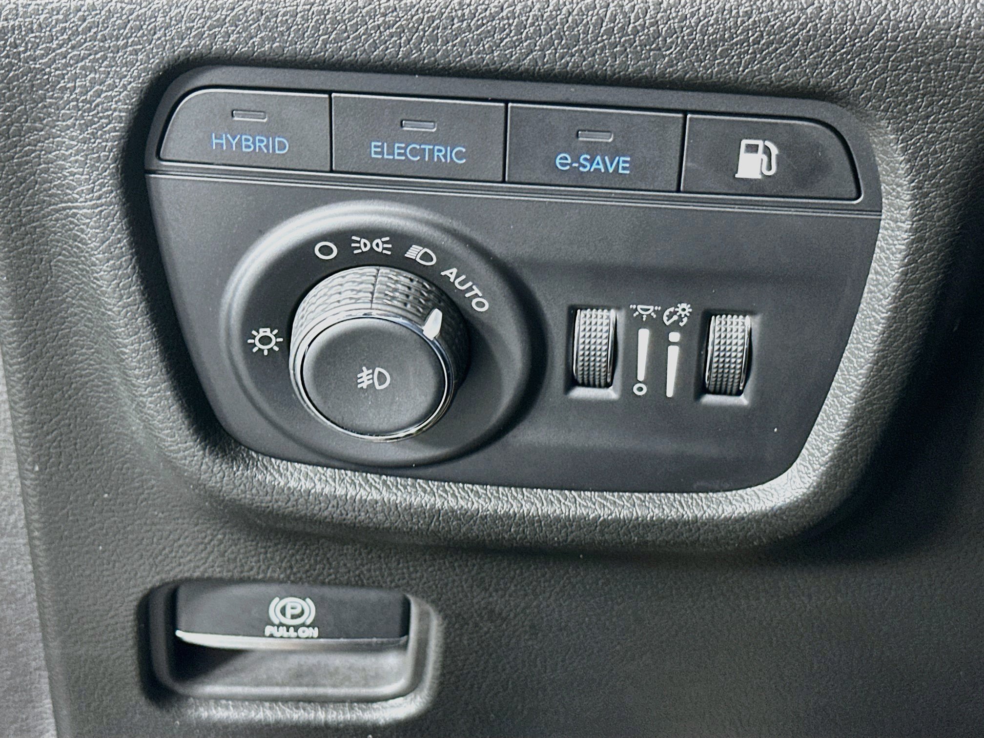 Used 2022 Jeep Grand Cherokee Overland w/ MOPAR Finishing Package AWD/4WD image 17