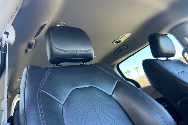 Used 2020 Chrysler Pacifica Touring-L image 20