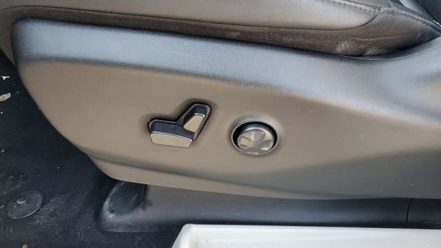 Certified 2024 Chrysler Pacifica Touring-L image 22