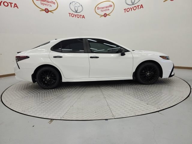 Used 2021 Toyota Camry SE FWD image 3