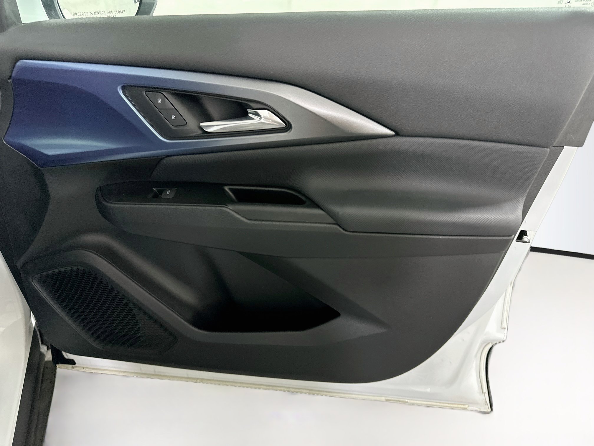 Used 2024 Chevrolet Equinox EV LT w/ LPO, All-Weather Mat Package FWD image 33