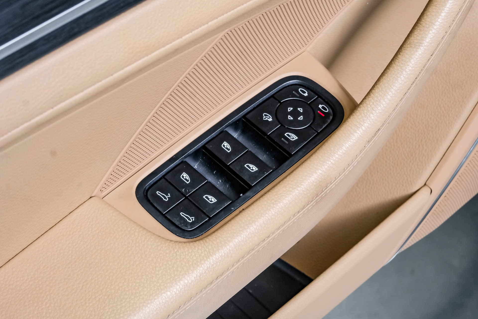 Used 2023 Porsche Panamera Platinum Edition w/ Sportdesign Package RWD image 49