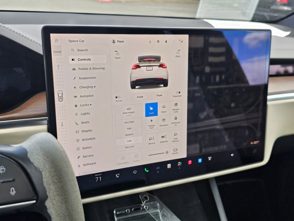 Used 2022 Tesla Model X image 31