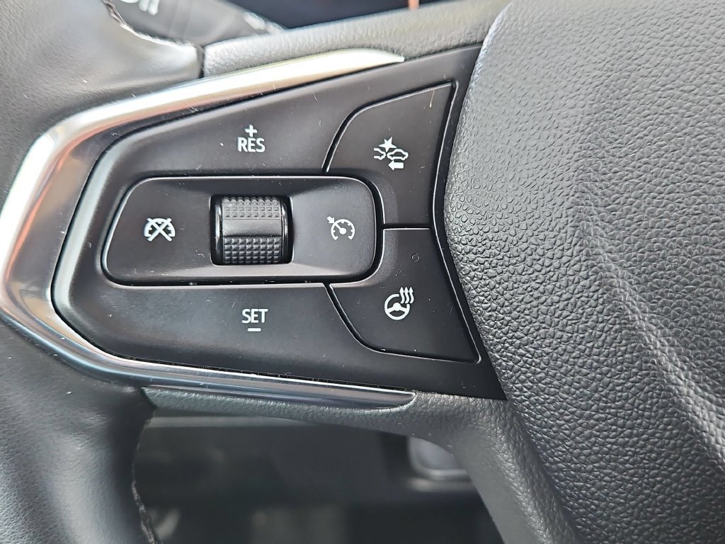Used 2025 Chevrolet Trax LT w/ LT Convenience Package FWD image 21