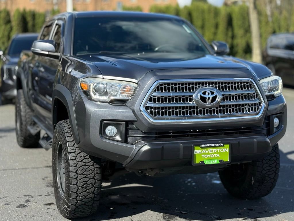 Used 2016 Toyota Tacoma TRD Off-Road image 7