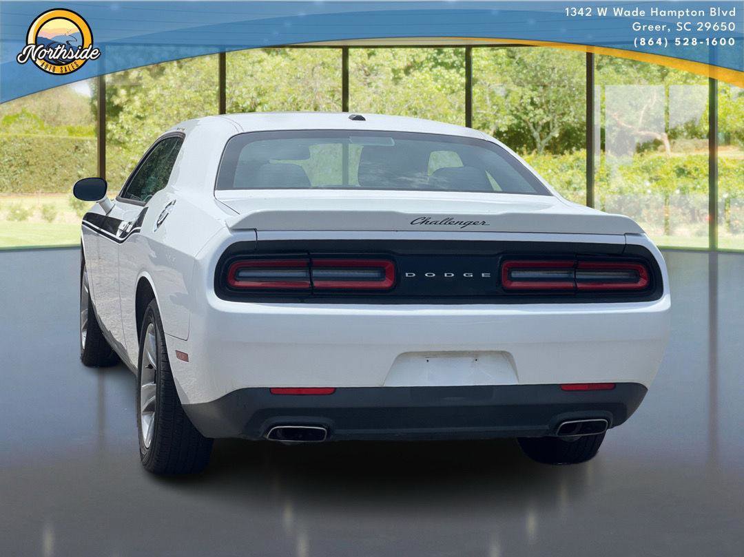 Used 2015 Dodge Challenger SXT RWD image 3