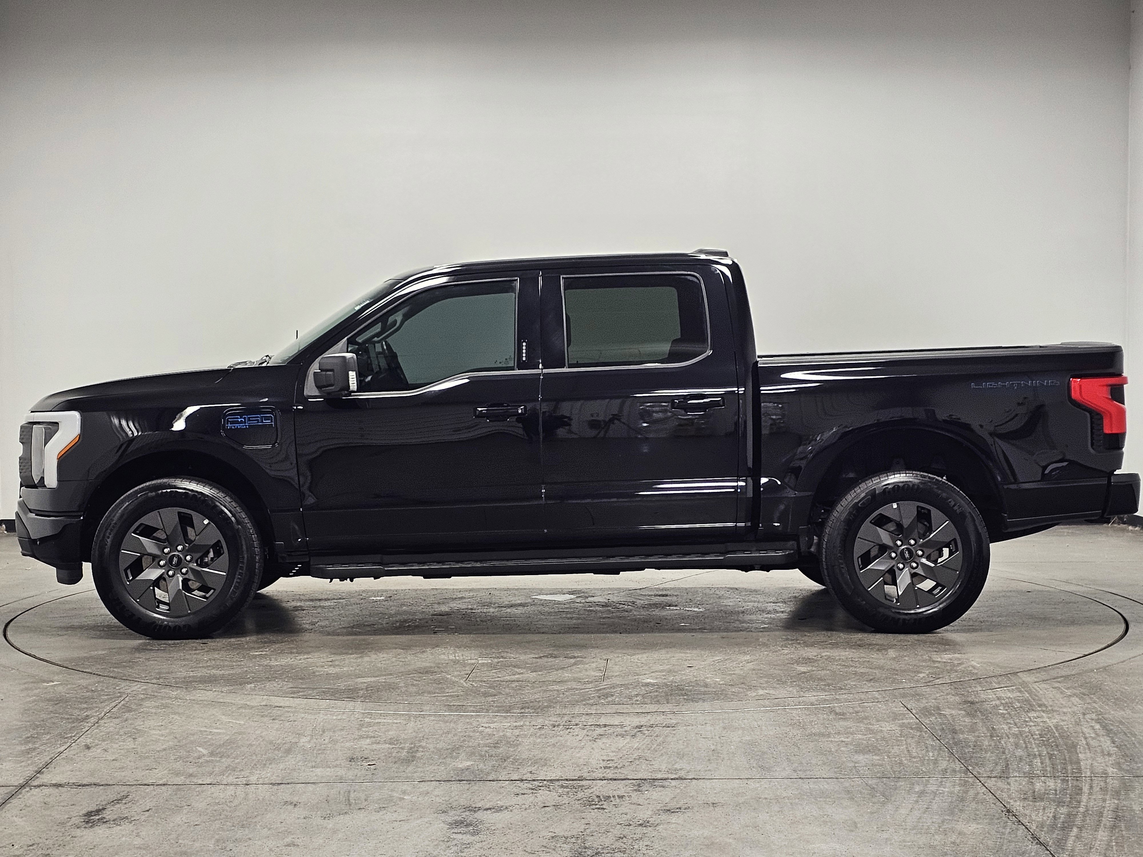 Used 2024 Ford F150 Lightning Flash image 5