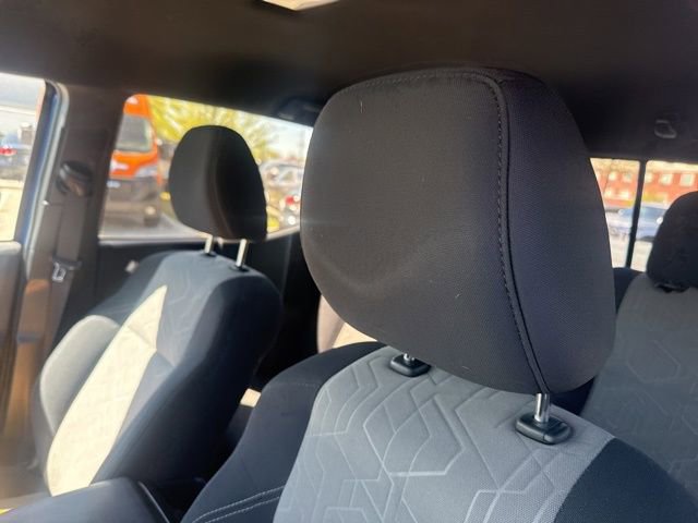 Used 2021 Toyota Tacoma TRD Off-Road w/ Technology Package image 9