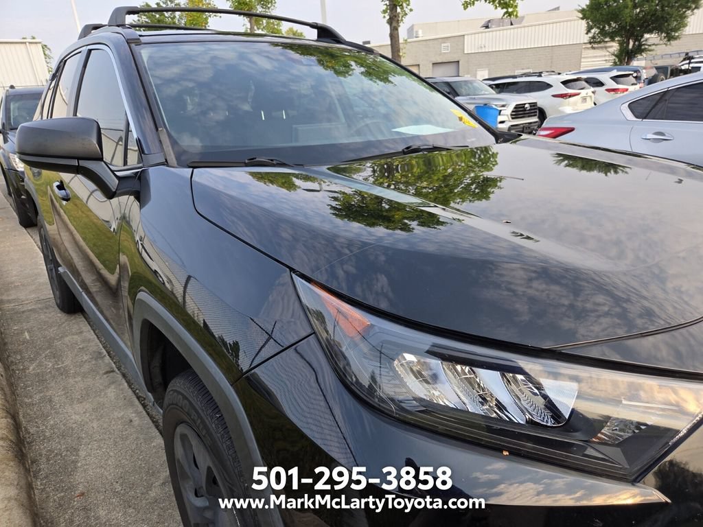 Used 2020 Toyota RAV4 LE FWD image 4