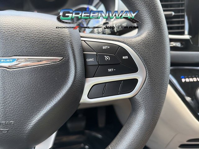Used 2017 Chrysler Pacifica Touring Plus FWD image 28