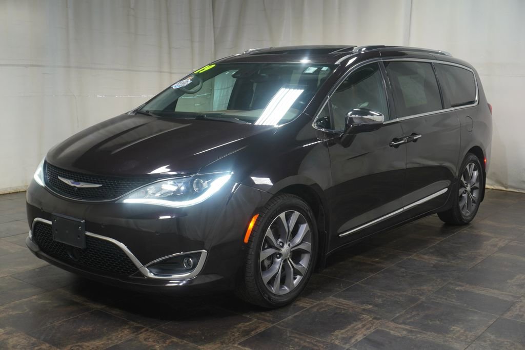 Used 2019 Chrysler Pacifica Limited w/ Tire & Wheel Group image 2